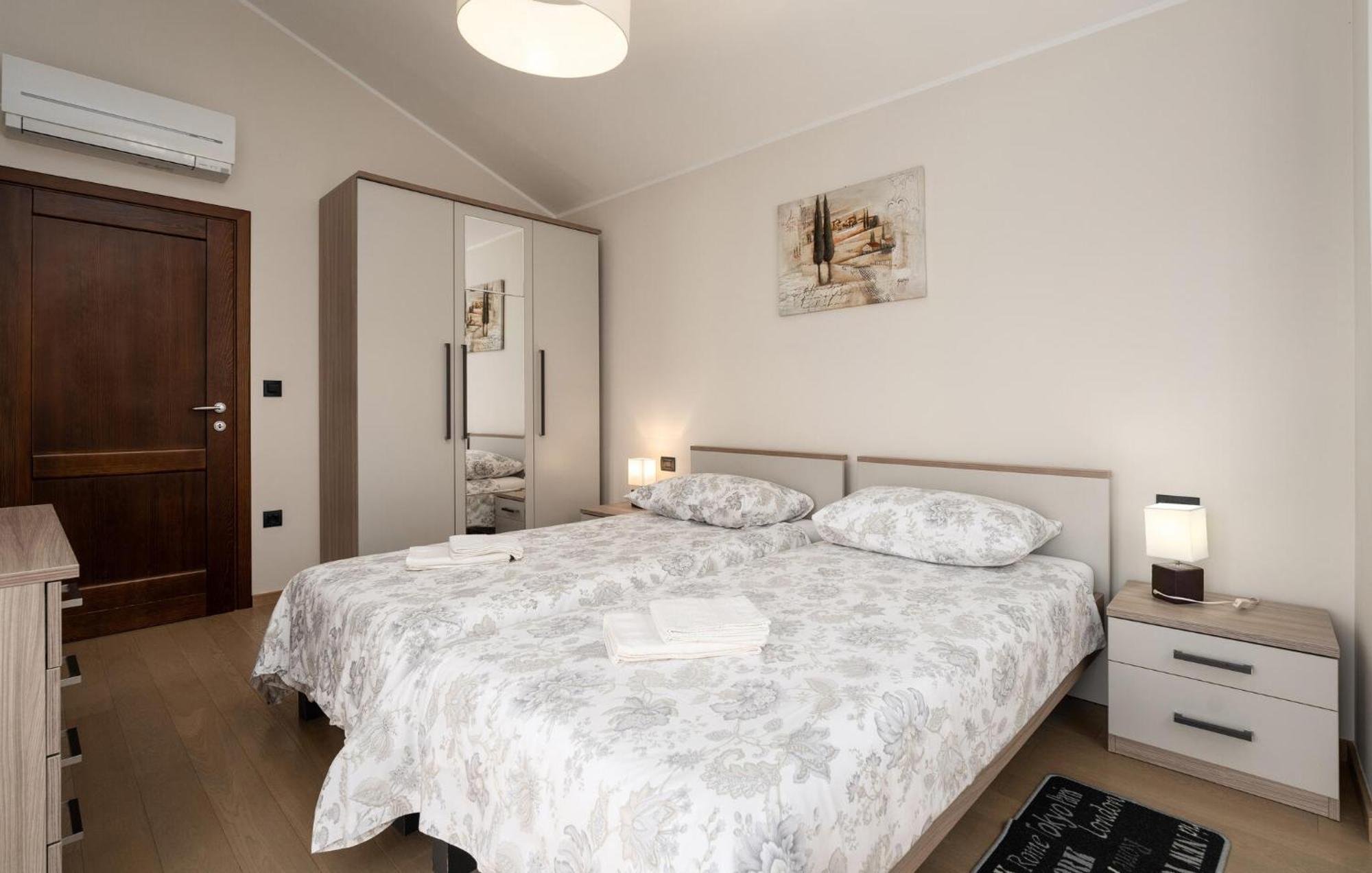 Genia Ii Holiday home *